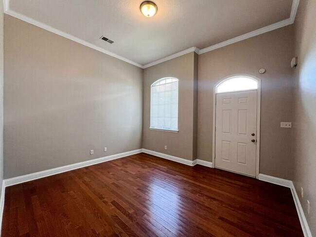 Foto del edificio - 6437 Arbor Lakes Dr W