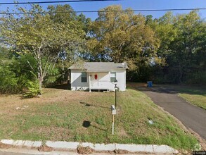Building Photo - 1503 E Travis St