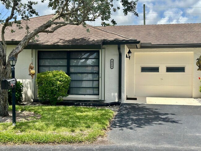 Foto del edificio - 4964 Eaglewood Rd
