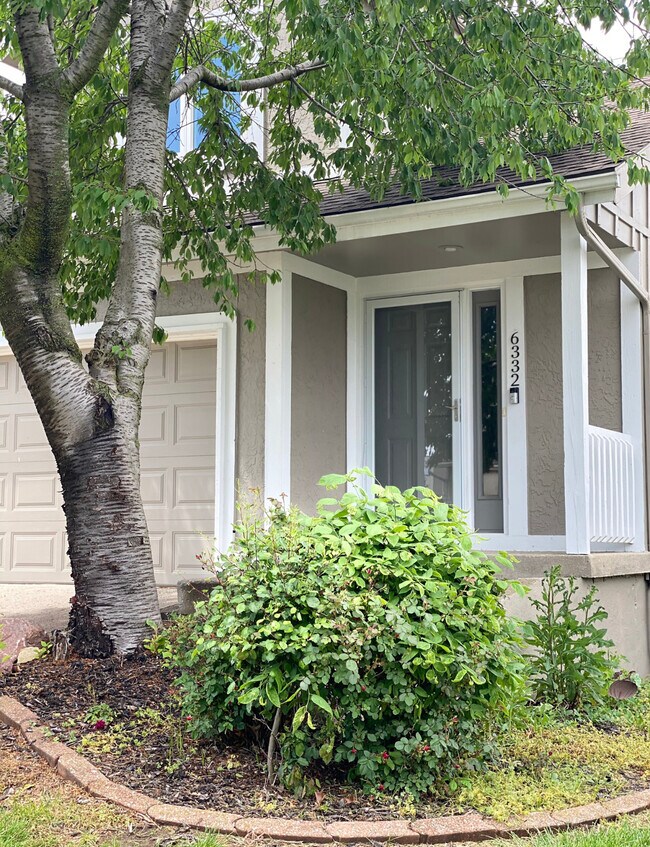 6332 NW 82nd Ct, Kansas City, MO 64151 Townhome Rentals in Kansas