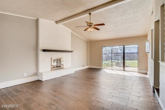 Foto del edificio - 3 br, 2 bath House - 2700 Raintree Dr.