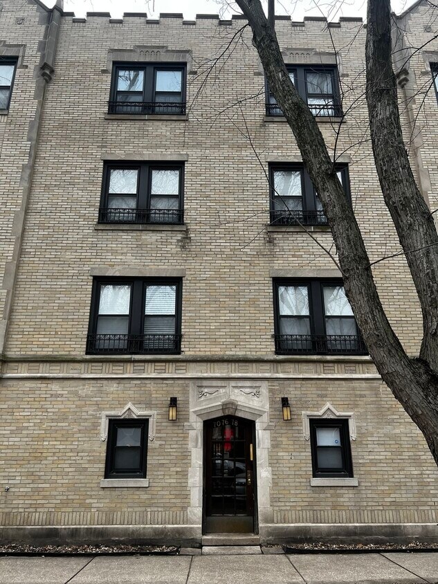 Primary Photo - 7078 N Wolcott Ave