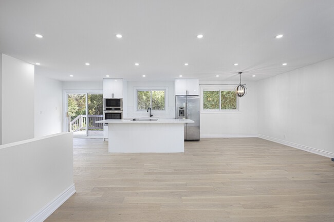 Building Photo - 239 Walden Dr