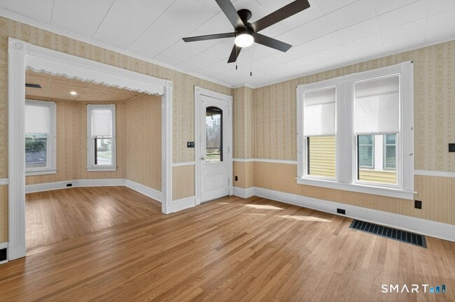 Foto del edificio - 164 W Main St