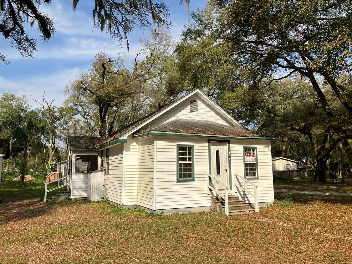 Primary Photo - Beautiful 3BR/1BA w/Sun Room, Big Yard, Hu...