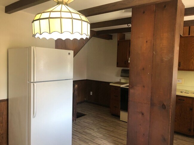 Building Photo - 2 Bedroom 1.5 Bath