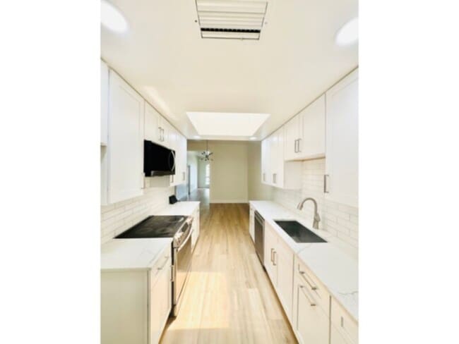 Foto del edificio - 9215 Highedge Cir