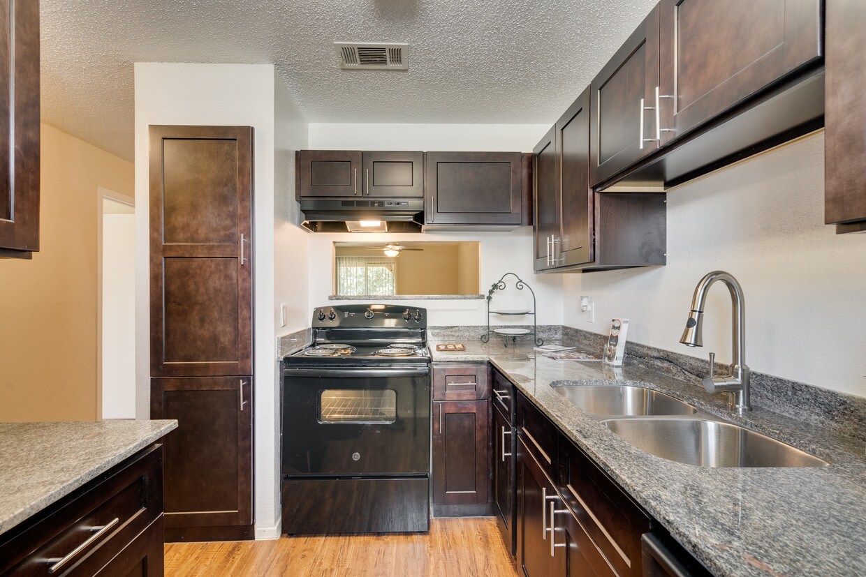 Hunt Club 1001 Fuller Wiser Rd Euless, TX Apartments for Rent in