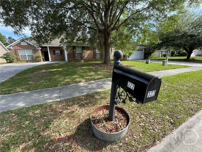Foto del edificio - 322 Laurel Hill Cir