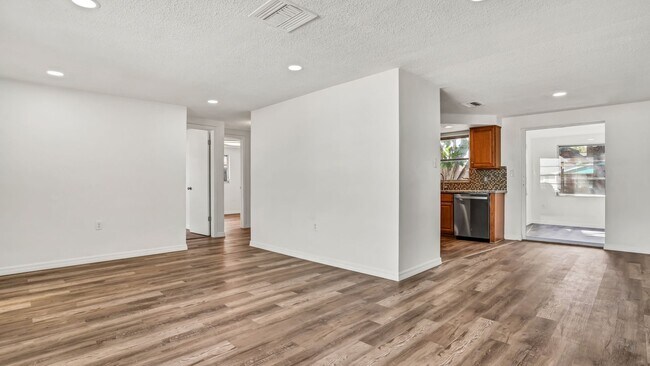 Building Photo - Renovated 3/2 Port Richey Home