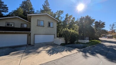 Building Photo - 112 Bethany Dr
