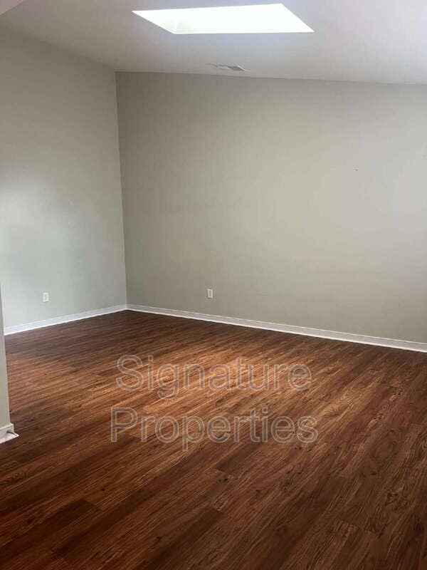 Foto del edificio - 125 New Market Village Pkwy