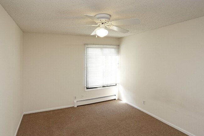 Interior Photo - Granite Place-1011-11013