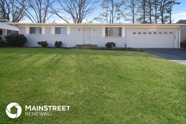 Building Photo - 8553 Chesterfield Dr