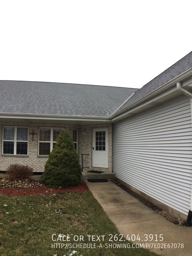 Building Photo - Spacious 3 Bedroom Condo