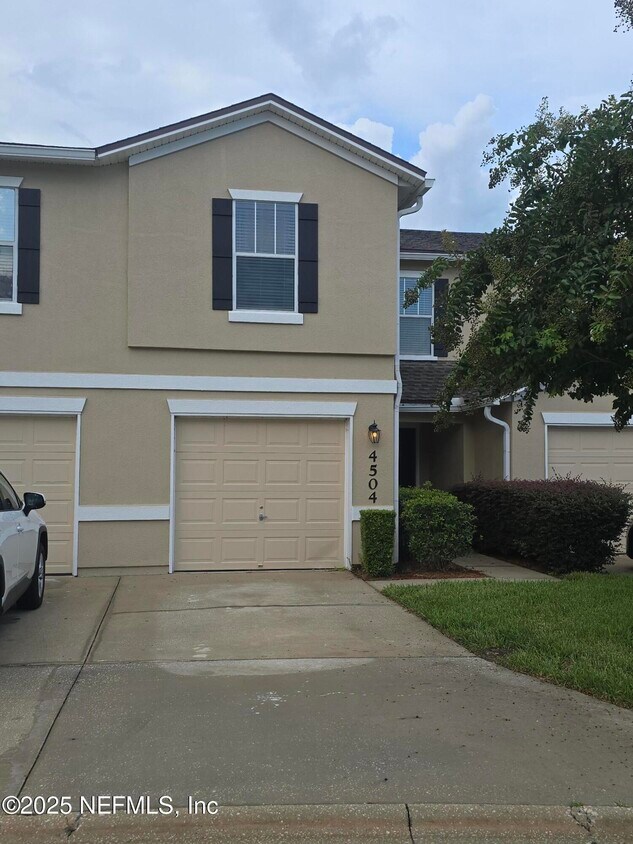 Foto principal - 1500 Calming Water Dr