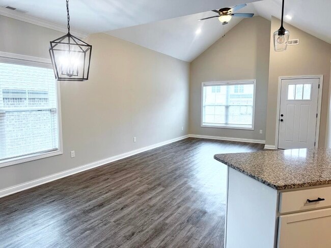 Building Photo - 6533 Fortuna Ave