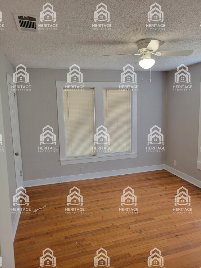 Foto del edificio - 5809 Kilpatrick Ave