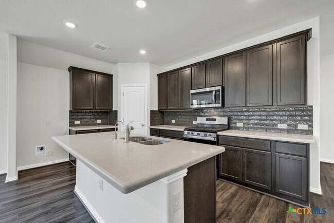 Foto del edificio - 1233 Cross Gable