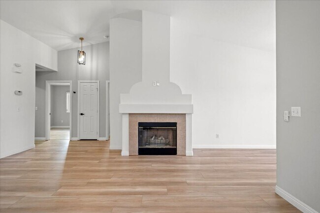 Building Photo - 9736 Double Rock Dr