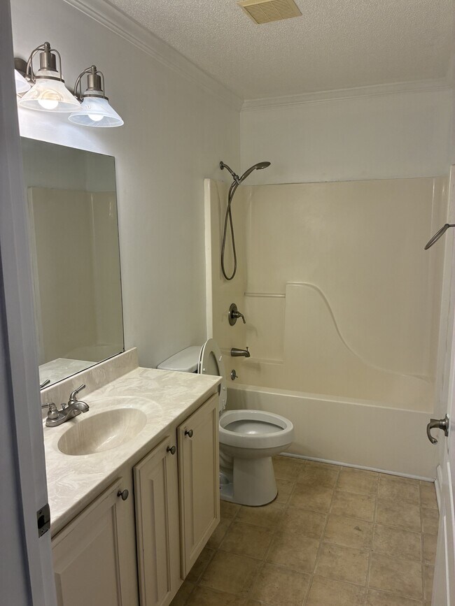 Building Photo - 820 Deer Trail Ln