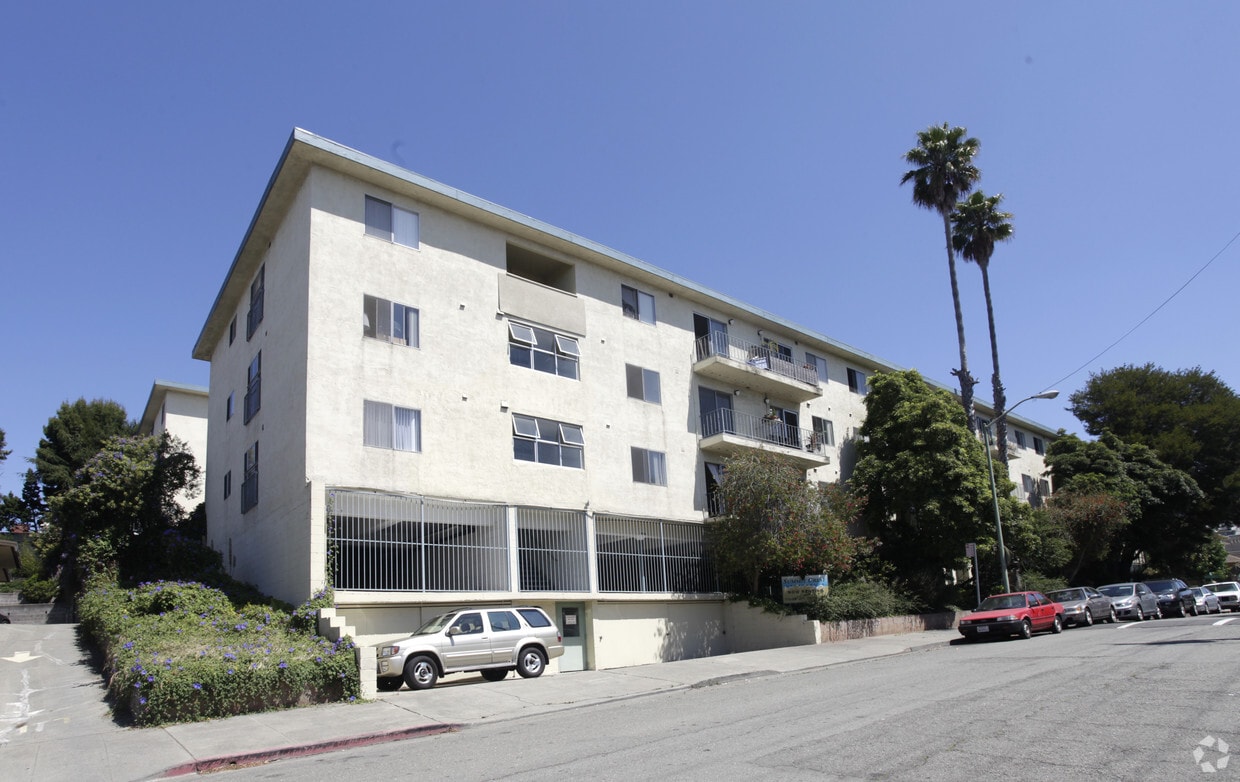 Primary Photo - Summit Crest Apartments