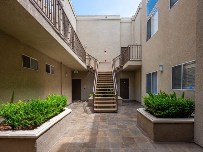 Foto del edificio - 5200 Inglewood Blvd