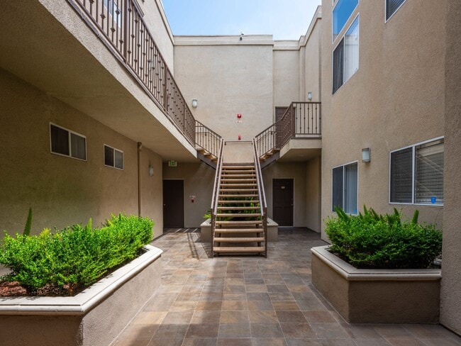 Building Photo - 5200 Inglewood Blvd