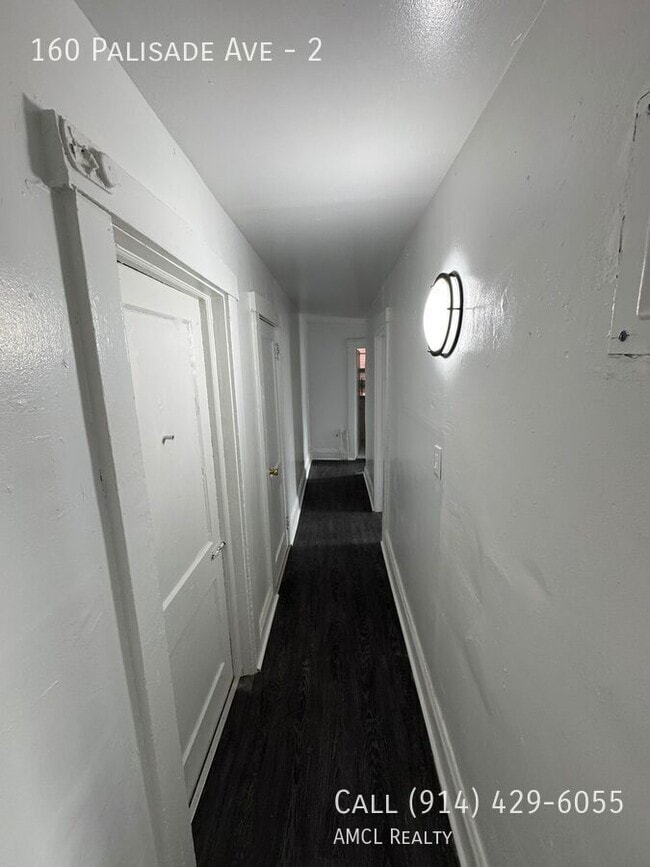 Building Photo - 160 Palisade Ave