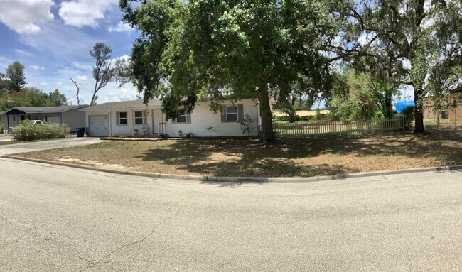 Fachada orientada al este. - 4513 Howard St