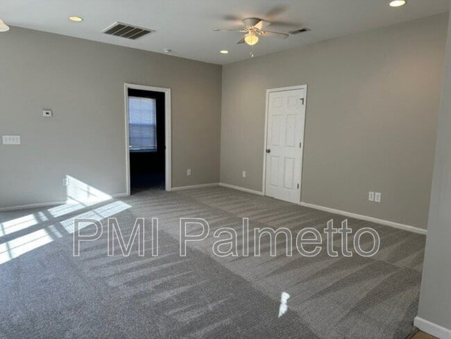 Building Photo - 124 Fairview Park Dr