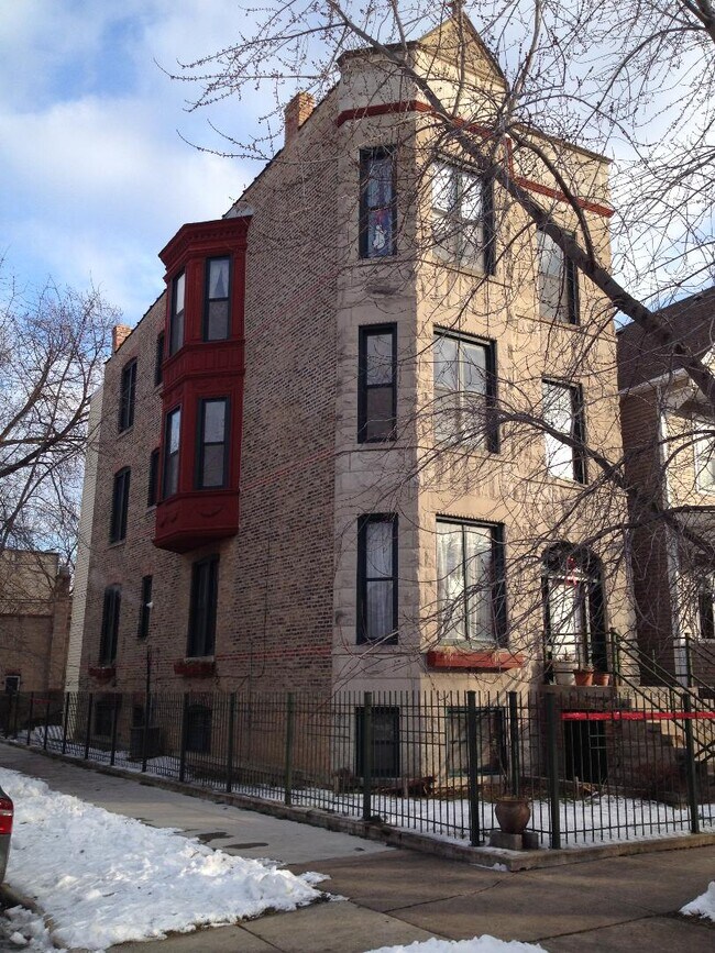 Foto del edificio - 2457 N Drake Ave