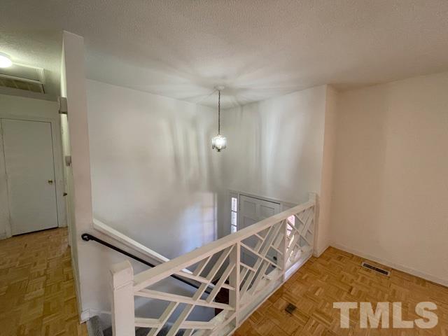 Foto del edificio - 521 Sawmill Rd
