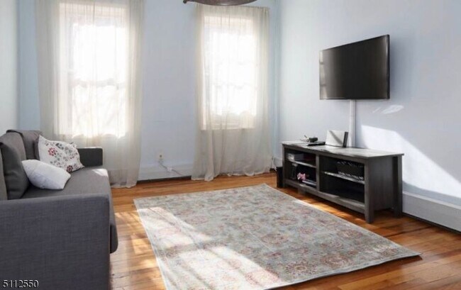 Building Photo - 228 1st St