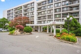 Building Photo - 200 High Point Dr