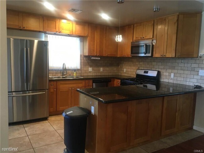Building Photo - 3 br, 3 bath House - 10721 Lora St