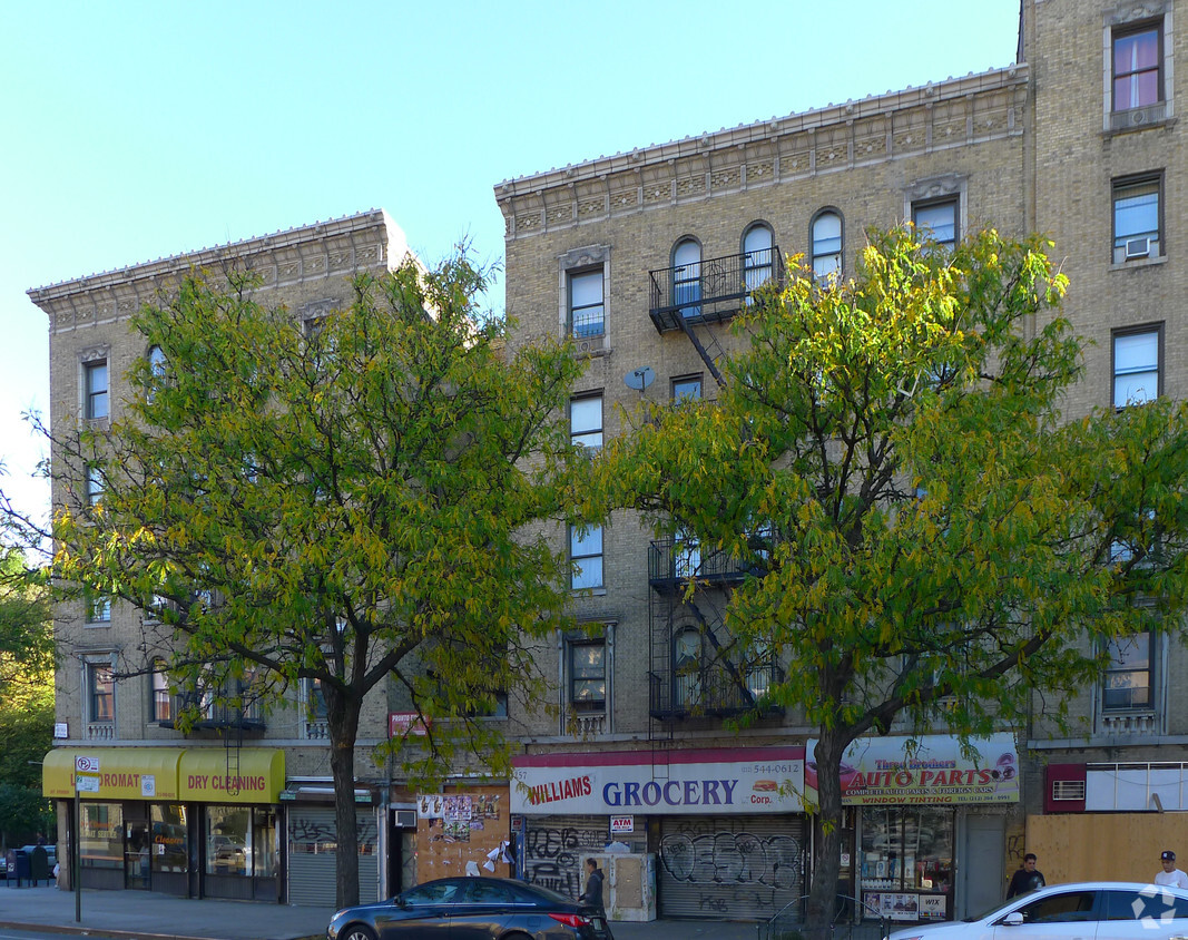 Building Photo - 261-267 Dyckman St