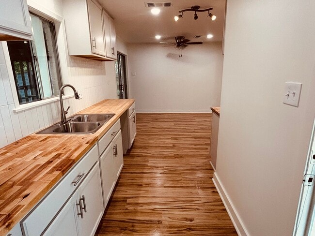 Building Photo - 3 bed 2 bath home for lease - Call 601-826...