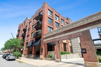 Building Photo - 1000 W Washington Blvd