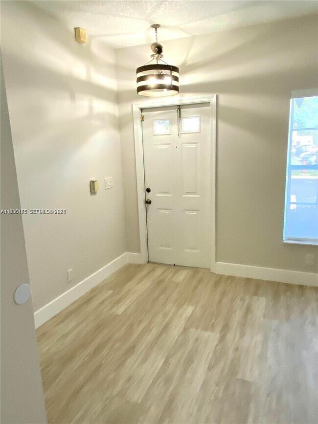 Foto del edificio - 27 Fleming Ct