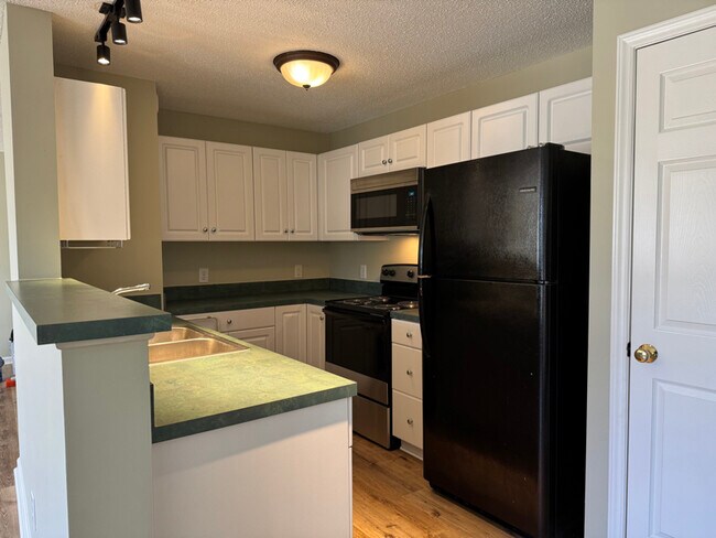 Foto del edificio - 3713 Morris Farm Dr