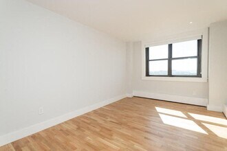 Interior Photo - 1410 Columbia