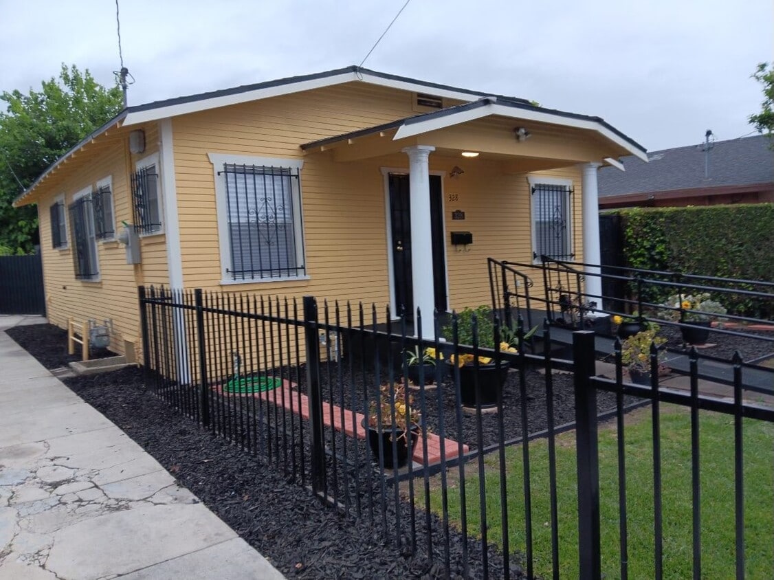 Outside of Home & Driveway - 328 W Cedar St