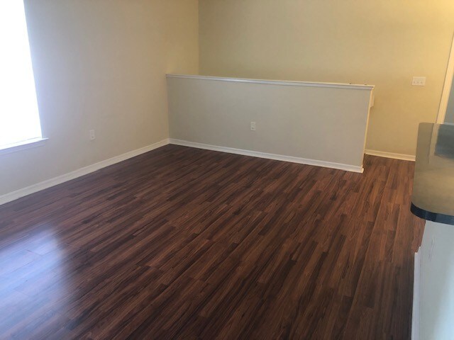 Building Photo - 425 Fountainhead Cir