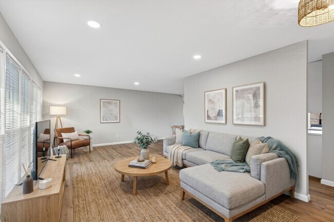 Foto del edificio - 5016 Fernhill Dr