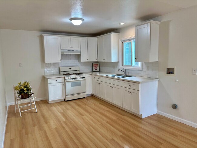 Building Photo - 3828 W 105th St