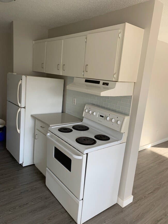 Building Photo - Hearth Manor