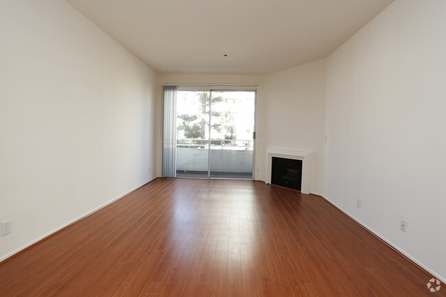 2BR, 2BA - 1160 SF - 10600 Wilshire - Short Term Available