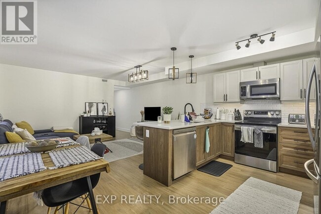 Building Photo - 527 Broadhead Ave