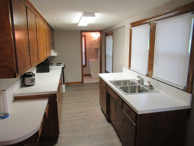 Foto del edificio - Charming 3-bedroom bungalow located in the...